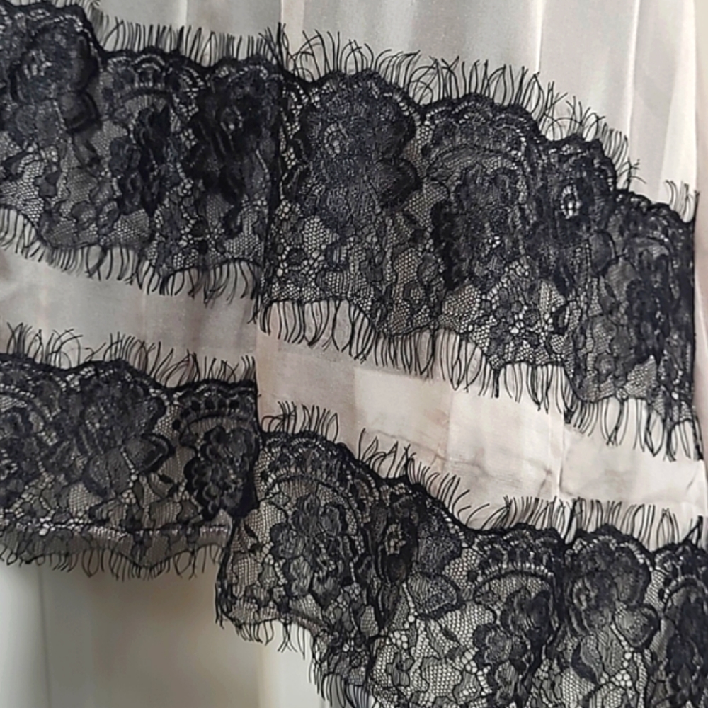 NWT Ryu Mauve Ruffled Neck Flowy Tunic Long Top Blouse w/ Black Floral Lace - Picture 8 of 17